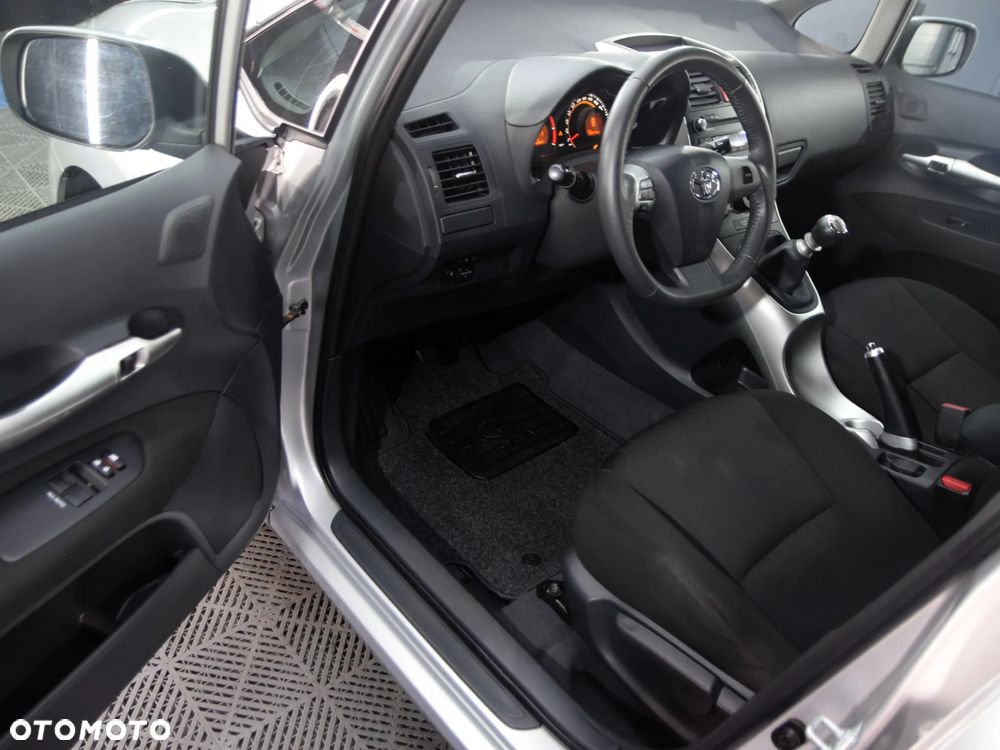 Toyota Auris - 13