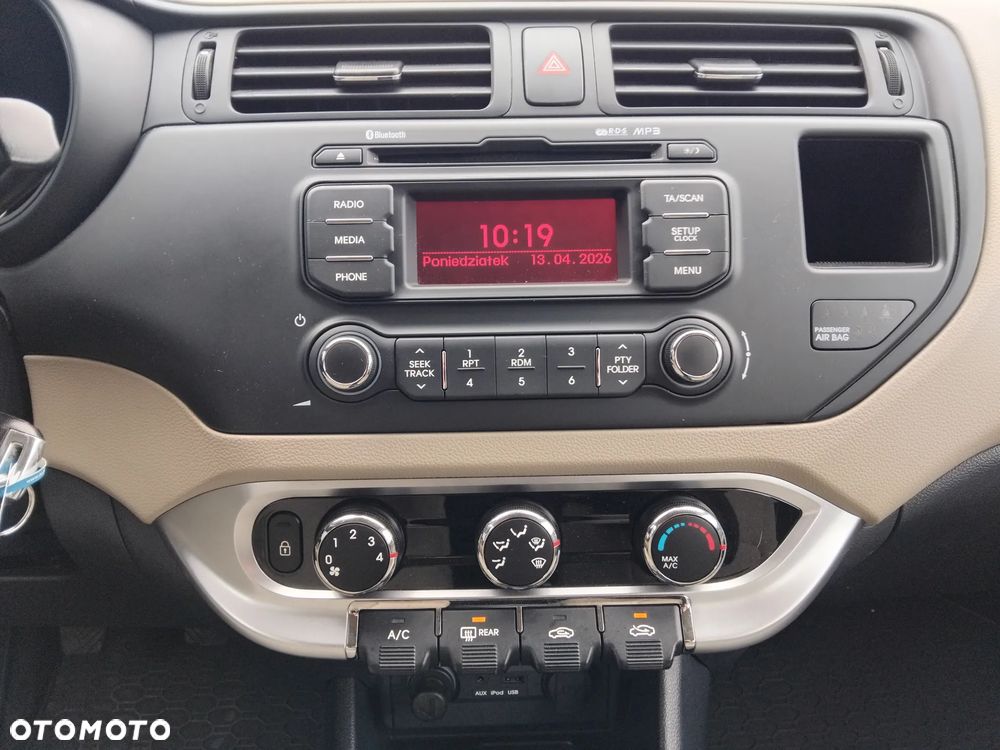 Kia Rio 1.4 L - 12