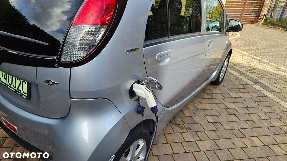 Peugeot iOn High Line - 16