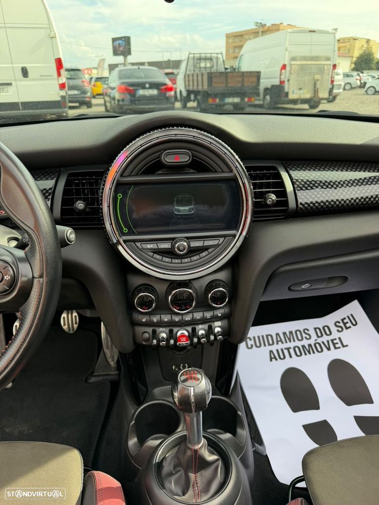 MINI Cabrio John Cooper Works - 23