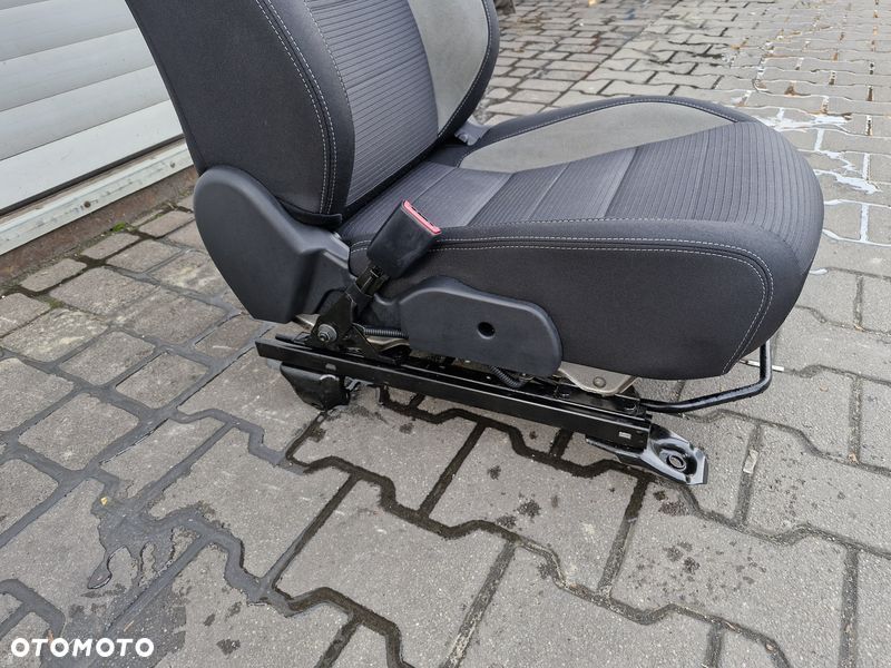 toyota avensis t27 lift t29 fotel kierowcy lewy przód przedni uk - 7