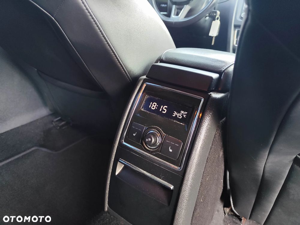 Skoda Superb 2.0 TDI DSG Elegance - 9