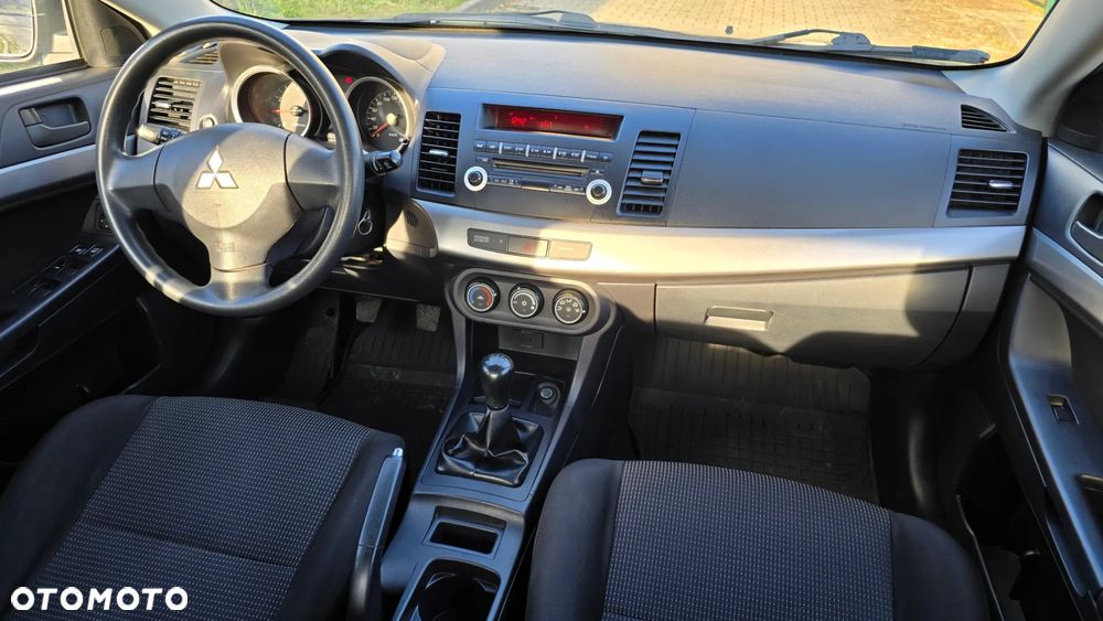 Mitsubishi Lancer 1.6 Invite - 12