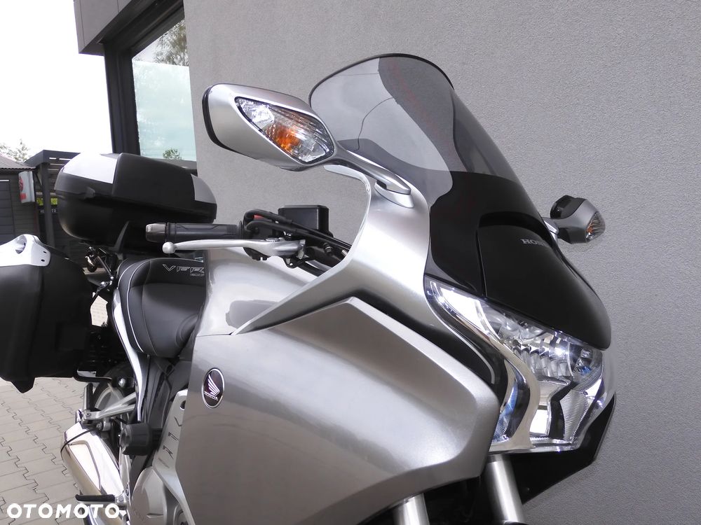 Honda VFR - 4