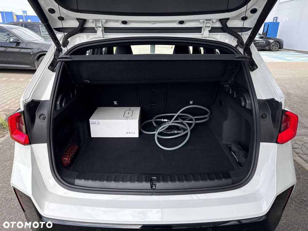 BMW iX1 eDrive20 66.5kWh M Sport - 24
