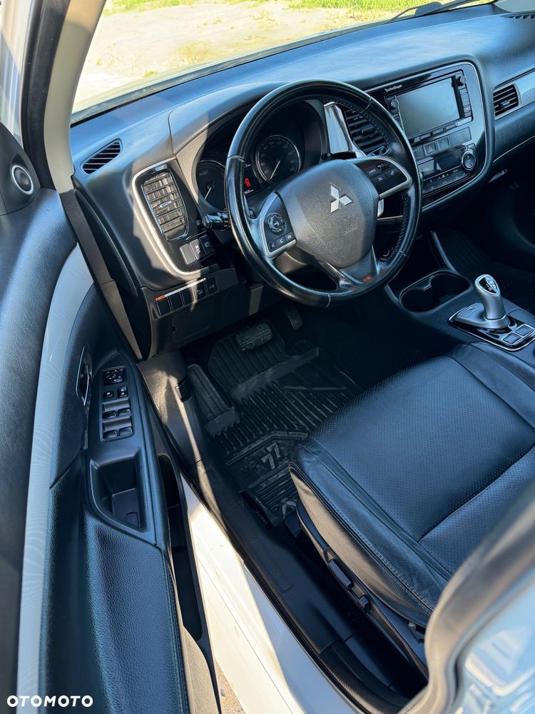 Mitsubishi Outlander - 9