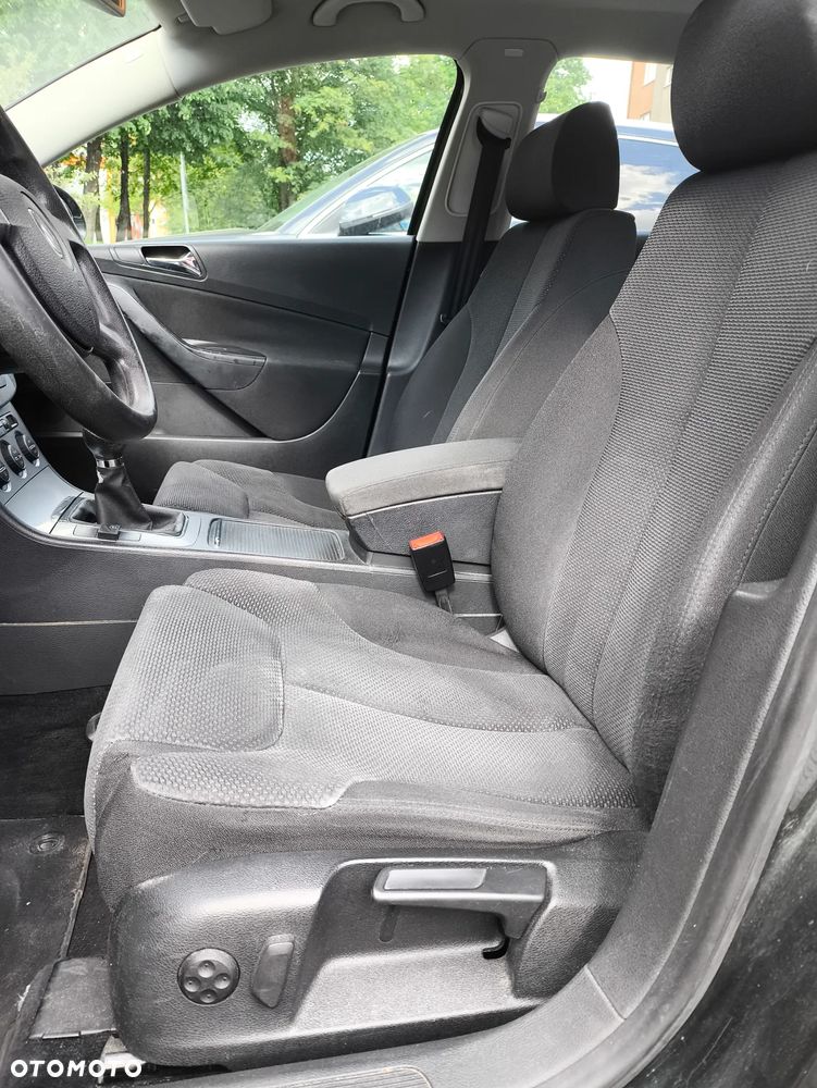 Volkswagen Passat 1.6 Comfortline - 12