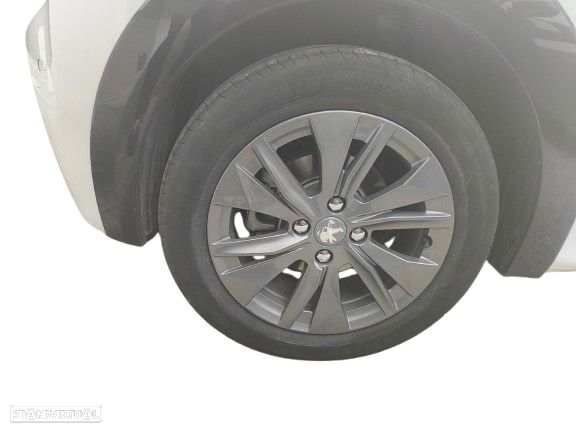 Peugeot e-208 Allure - 26