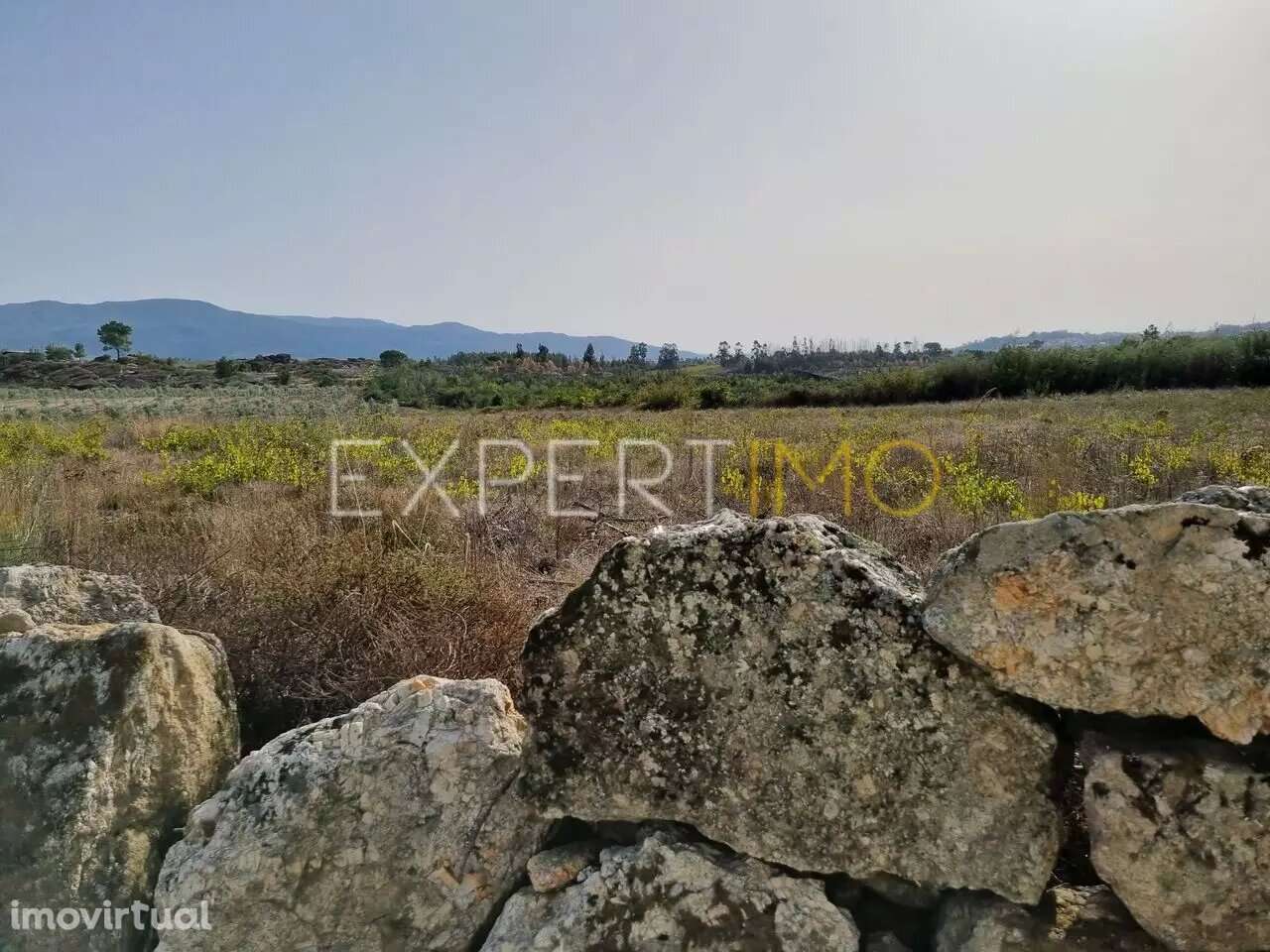 Terreno com acesso pela EN 17 Gouveia-Seia - Grande imagem: 2/9
