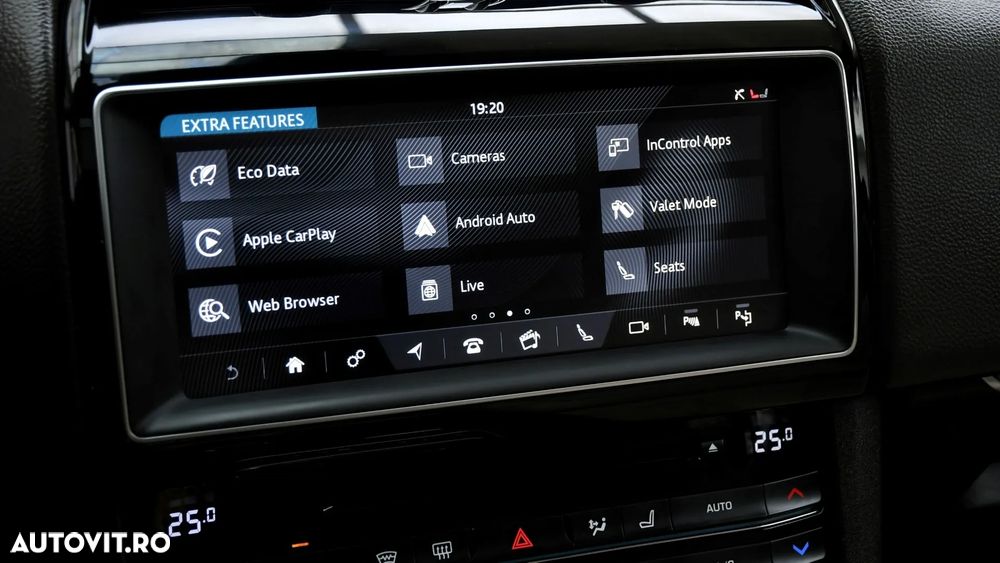 Jaguar F-Pace P250 AWD SE - 21