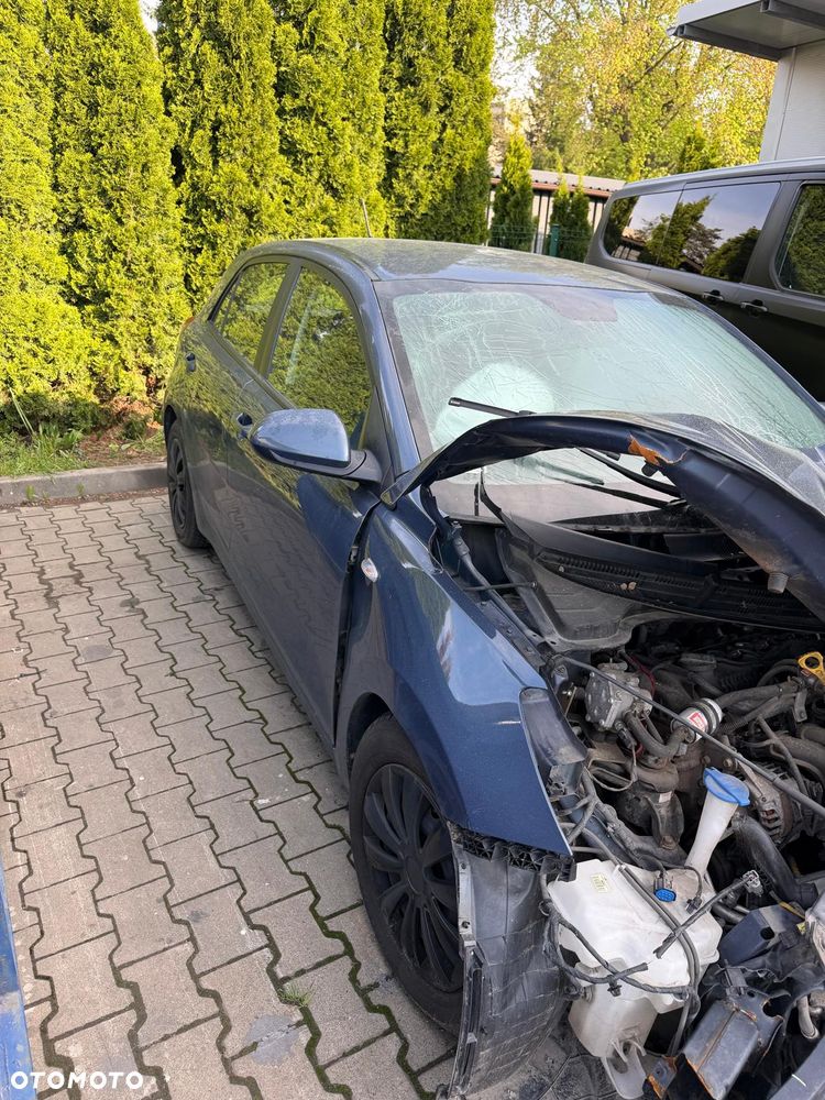 Kia Rio 1.2 L - 2