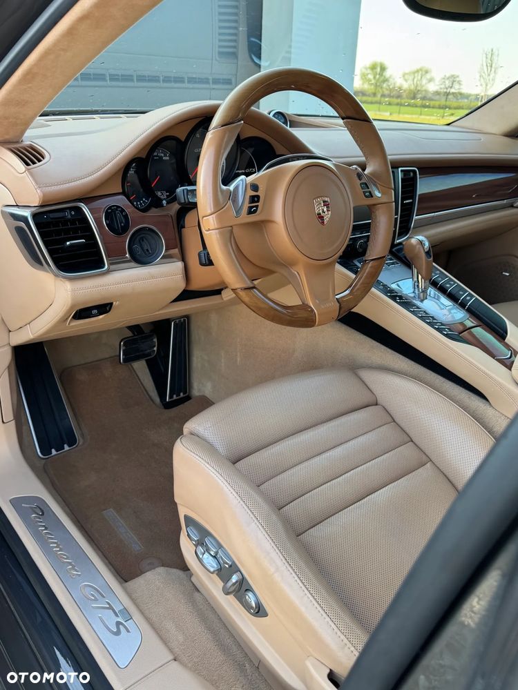 Porsche Panamera - 16