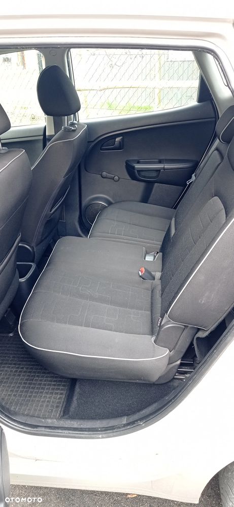 Kia Venga - 15