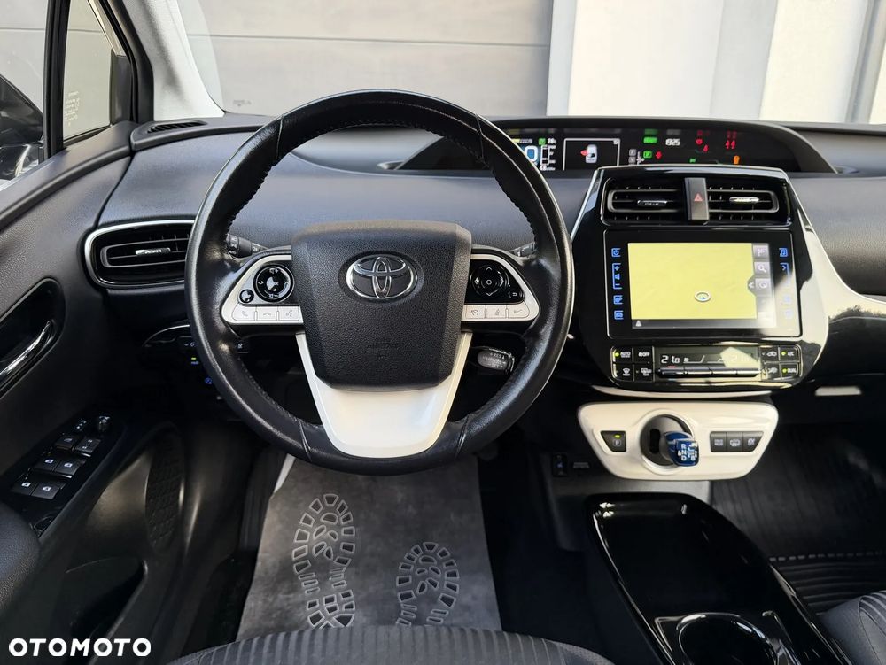 Toyota Prius Hybrid Executive - 8