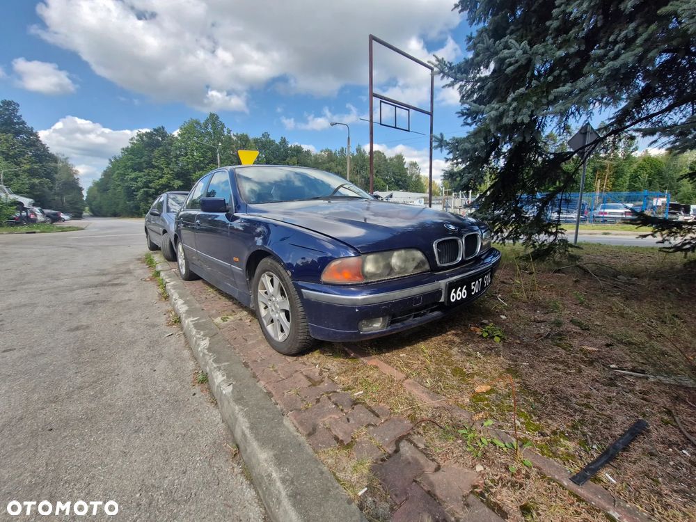 BMW E39- pojazd na części: maska, zderzak, drzwi, szyby, lusterka, chłodnica ... - 12