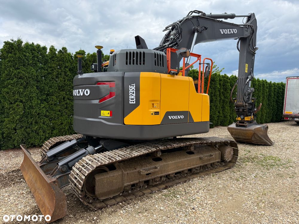 Volvo ECR 235 EL - 9
