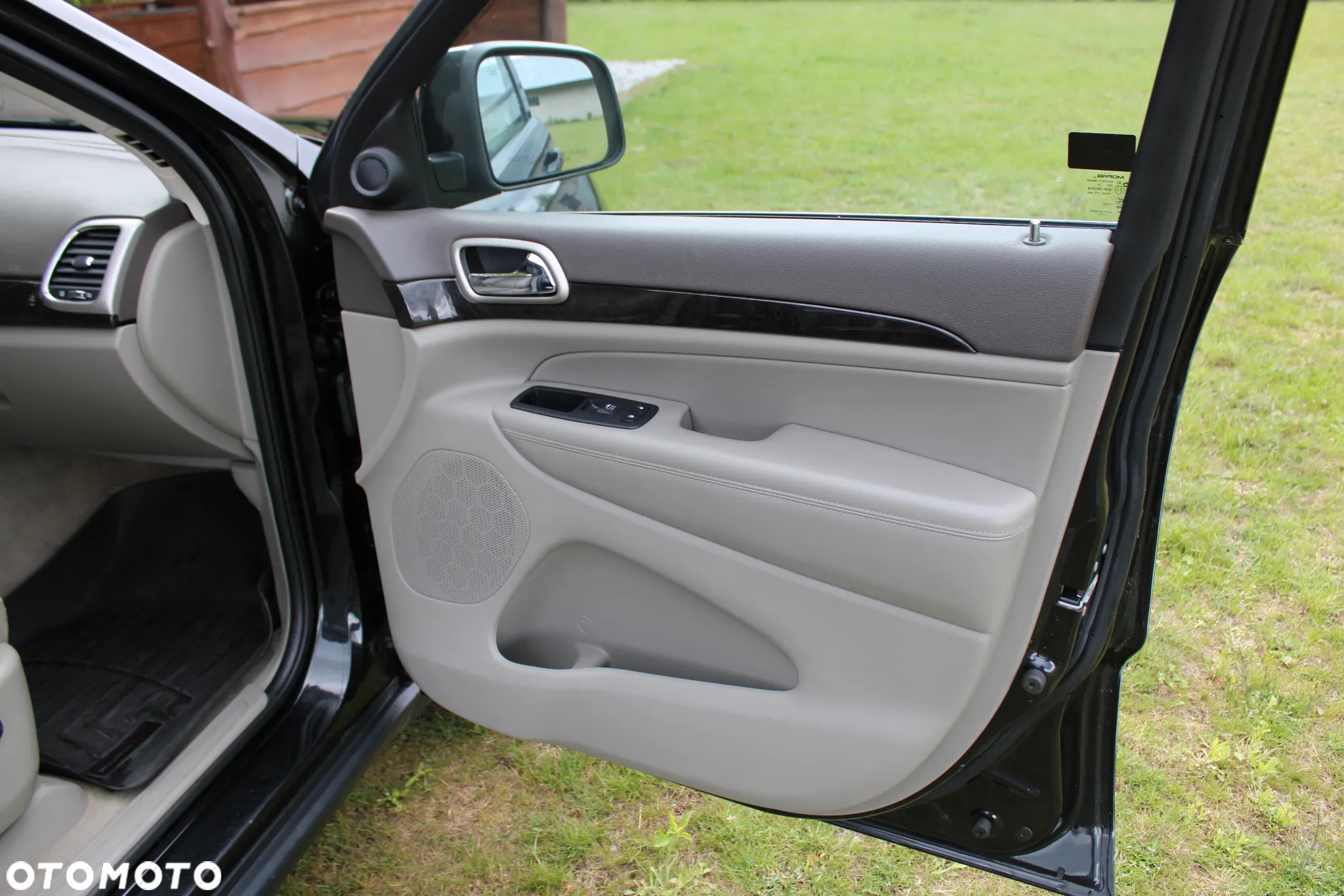 Jeep Grand Cherokee - 25