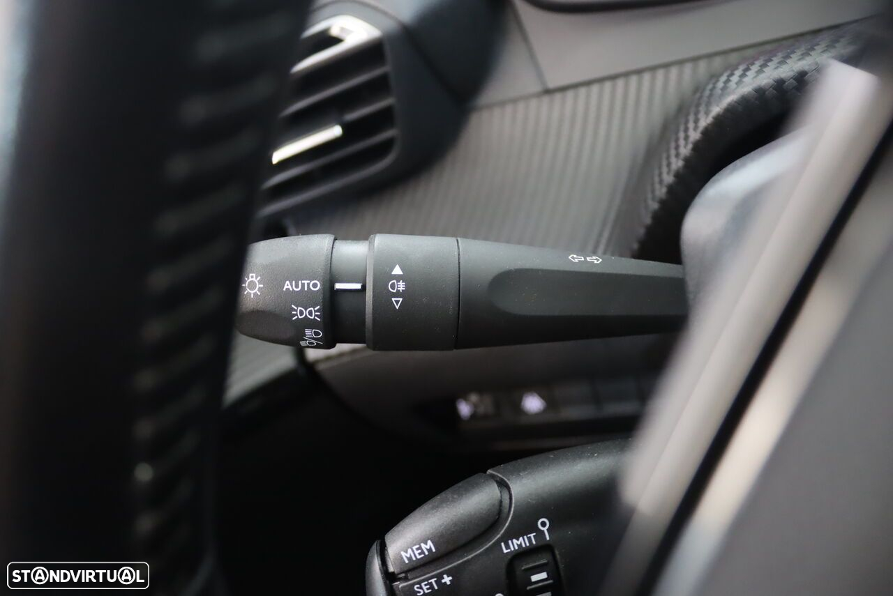 Peugeot 208 - 13