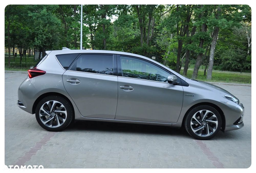 Toyota Auris 1.8 HSD Luna - 17