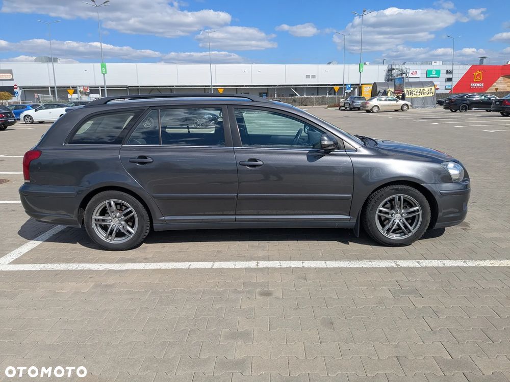 Toyota Avensis 1.6 VVT-i Luna - 11
