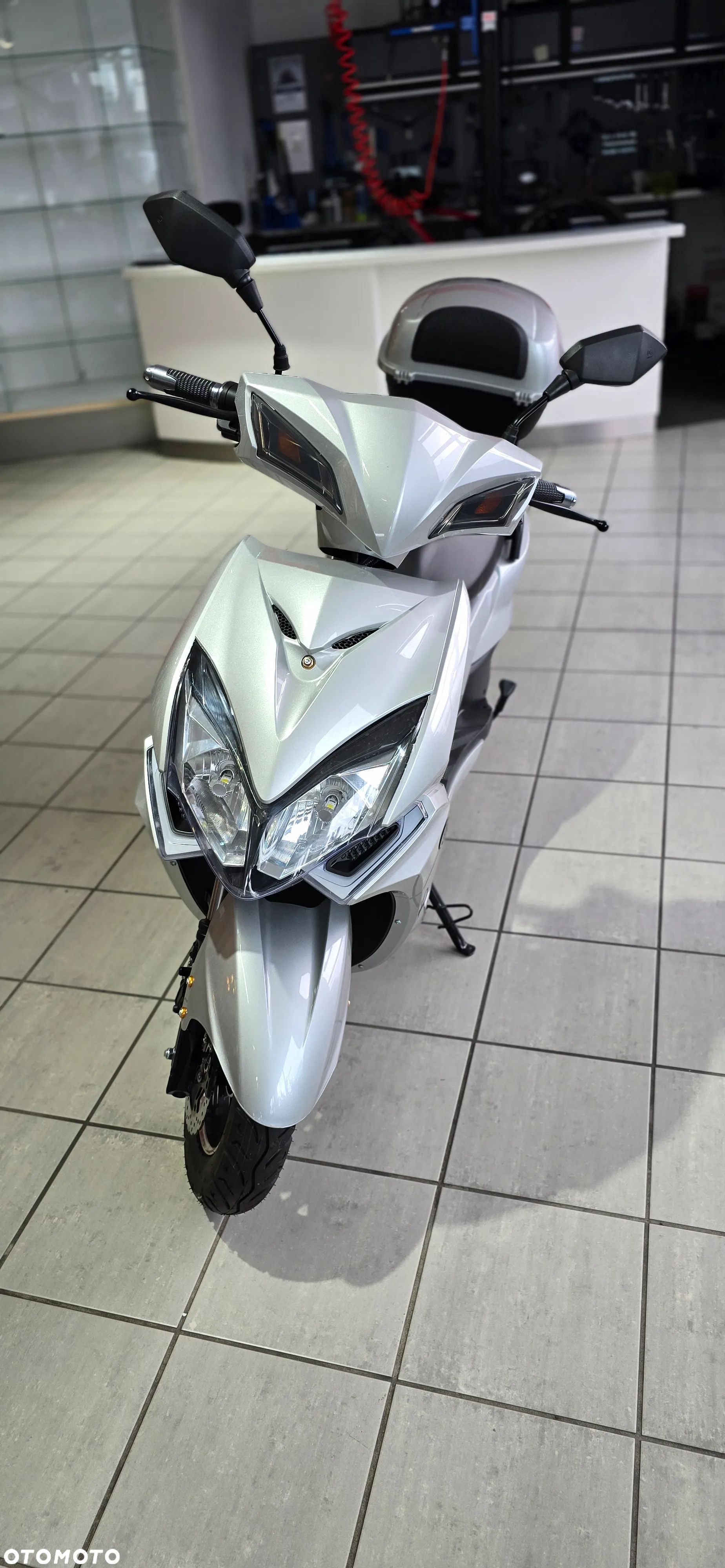 iamelectric MV Racer - 1