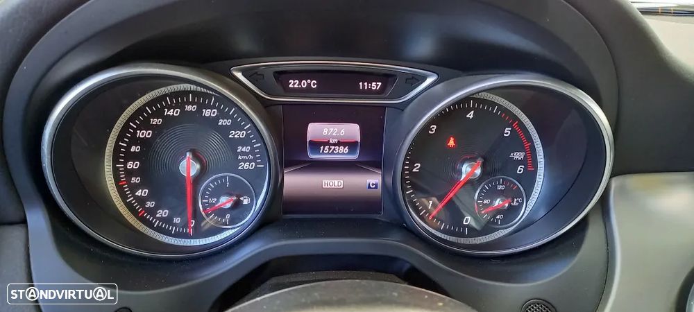 Mercedes-Benz CLA 180 d Shooting Brake AMG Line - 10