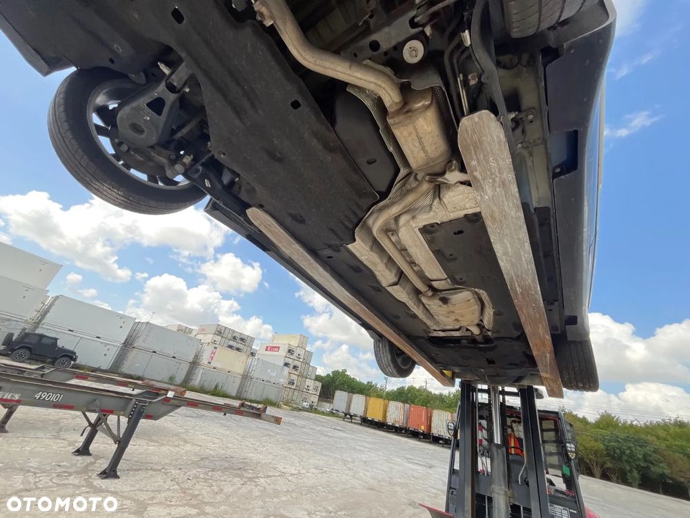 Chrysler Pacifica - 21