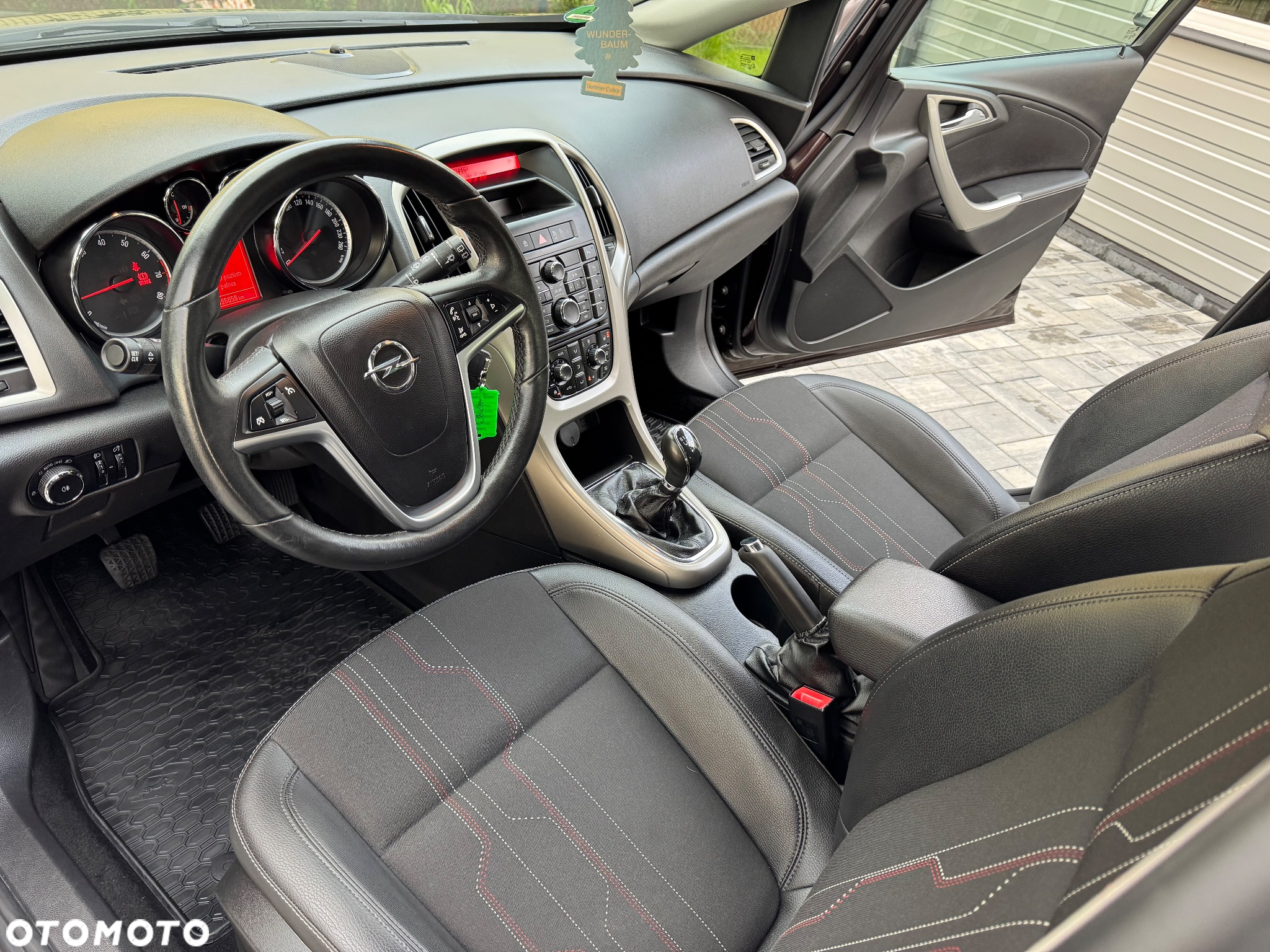 Opel Astra 1.4 Turbo Color Edition - 36
