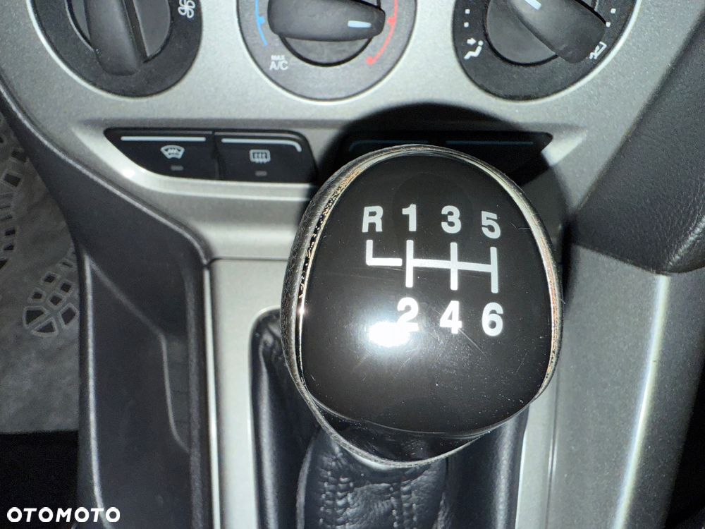 Ford Focus SW 1.6 TDCi DPF Champions Edition - 16