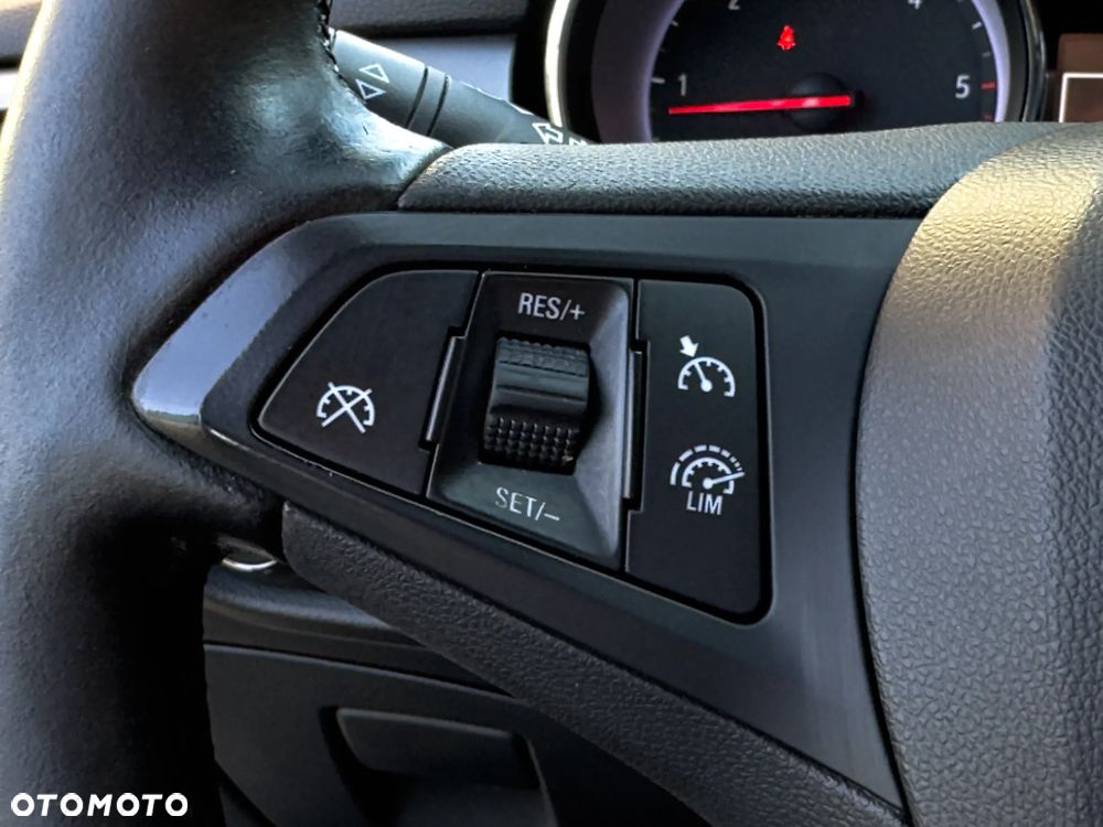 Opel Astra 1.6 CDTI Dynamic S&S - 24