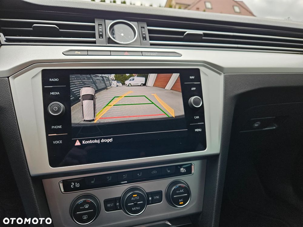 Volkswagen Passat 2.0 TDI SCR DSG Business - 24