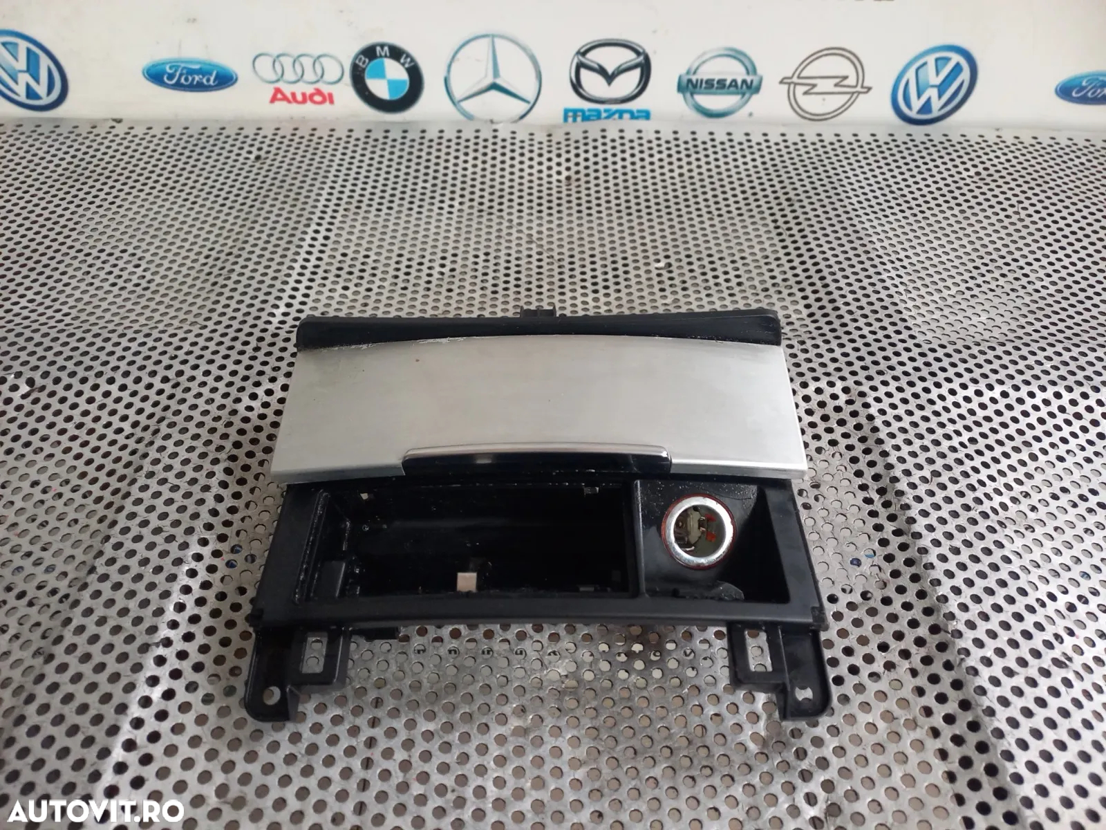 Scrumiera Audi Q7 4L An 2005-2006-2007-2008-2009-2010-2011-2012 - Dezmembrari Arad - 4