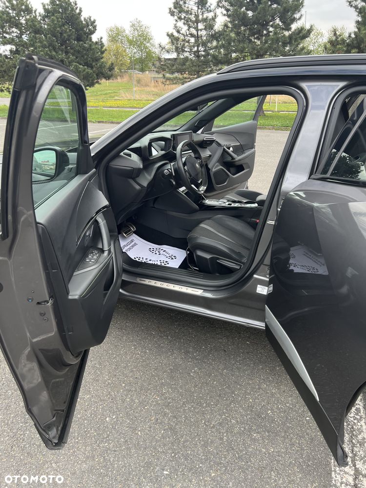 Peugeot 2008 PureTech 130 EAT8 GT Exclusive - 10