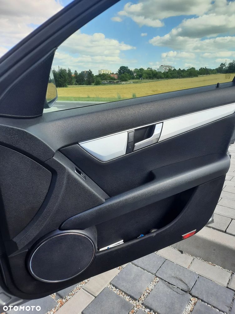 Mercedes-Benz Klasa C 220 CDI DPF Automatik Avantgarde - 25