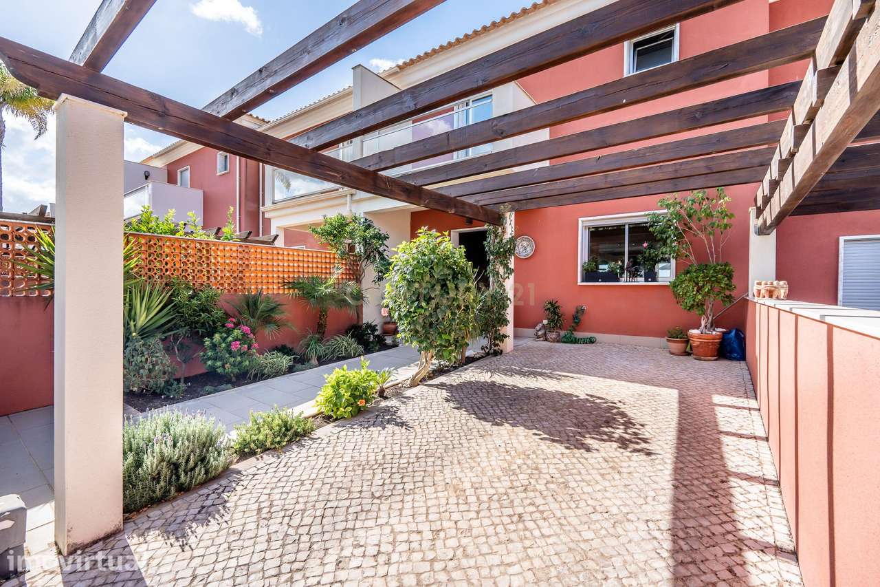 Moradia com 3 quartos, 4 casas de banho e piscina privada num condomín - Grande imagem: 3/35