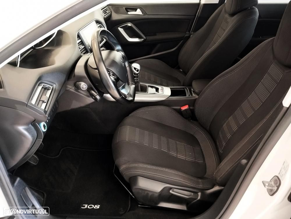 Peugeot 308 1.2 PureTech Allure - 22