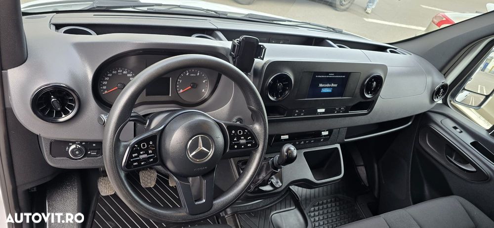 Mercedes-Benz Sprinter - 25