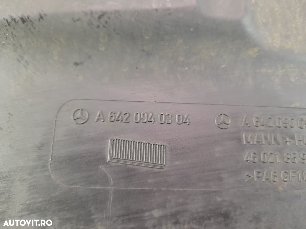 Carcasa filtru aer stanga A6420940304 3.0 cdi om642.950 Mercedes-Benz - 3