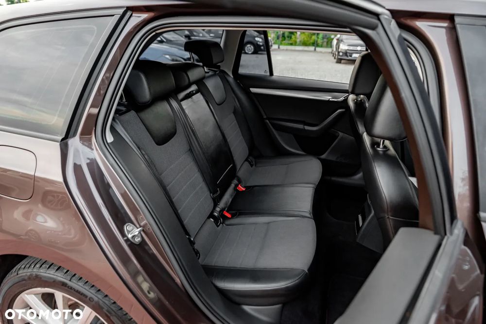Skoda Octavia 2.0 TDI 4x4 Elegance DSG - 22