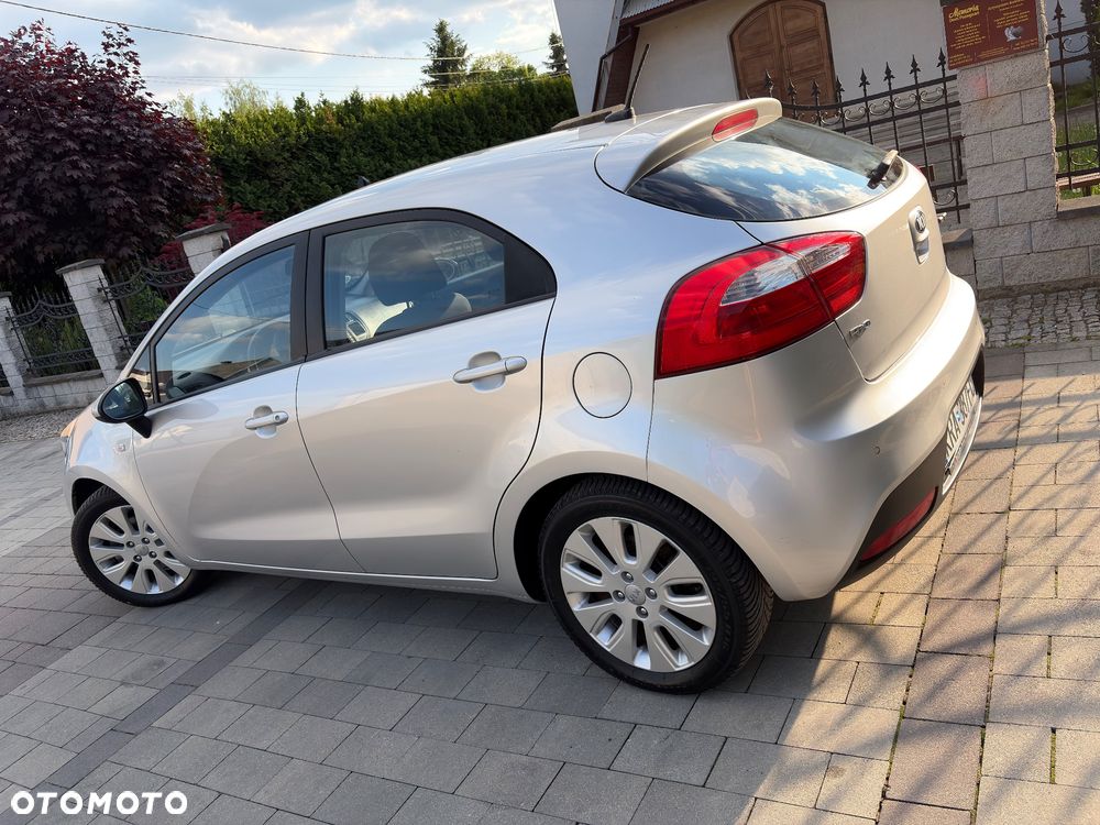 Kia Rio 1.2 L - 4