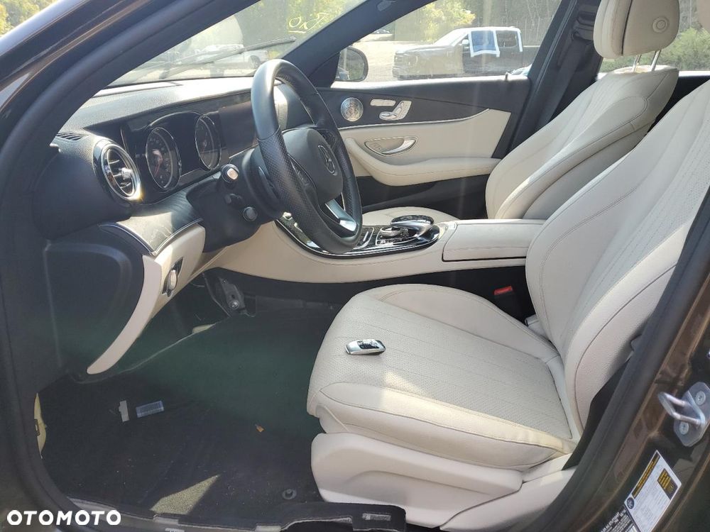 Mercedes-Benz Klasa E 300 9G-TRONIC Exclusive - 8