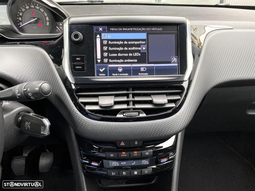 Peugeot 2008 1.2 PureTech Allure - 17