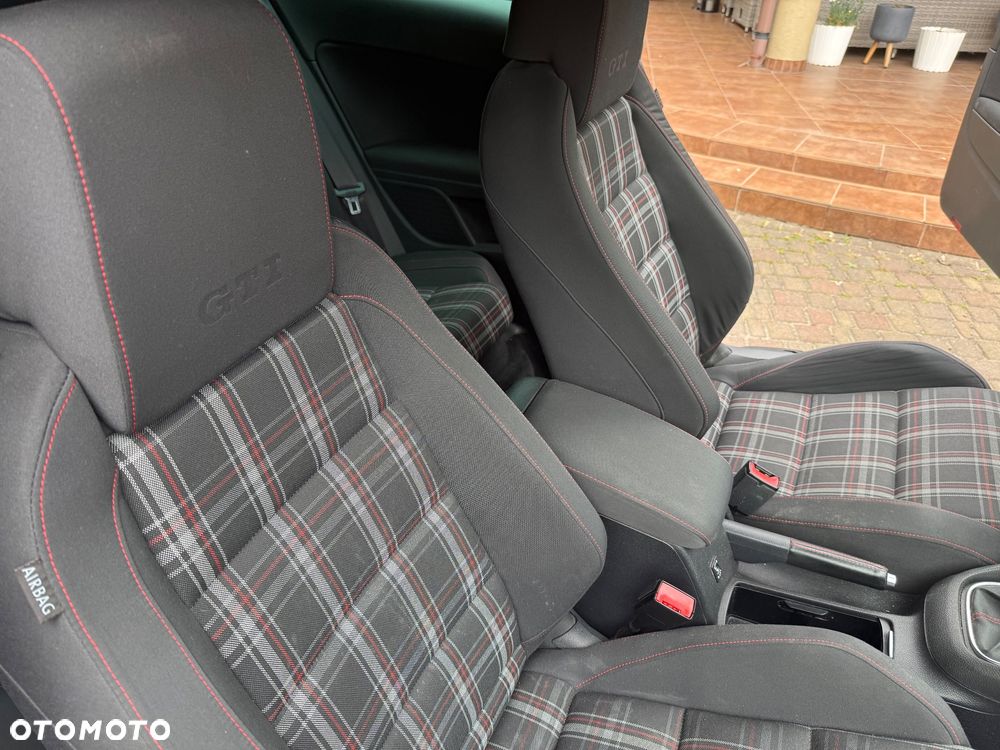 Volkswagen Golf 2.0 GTI adidas - 32