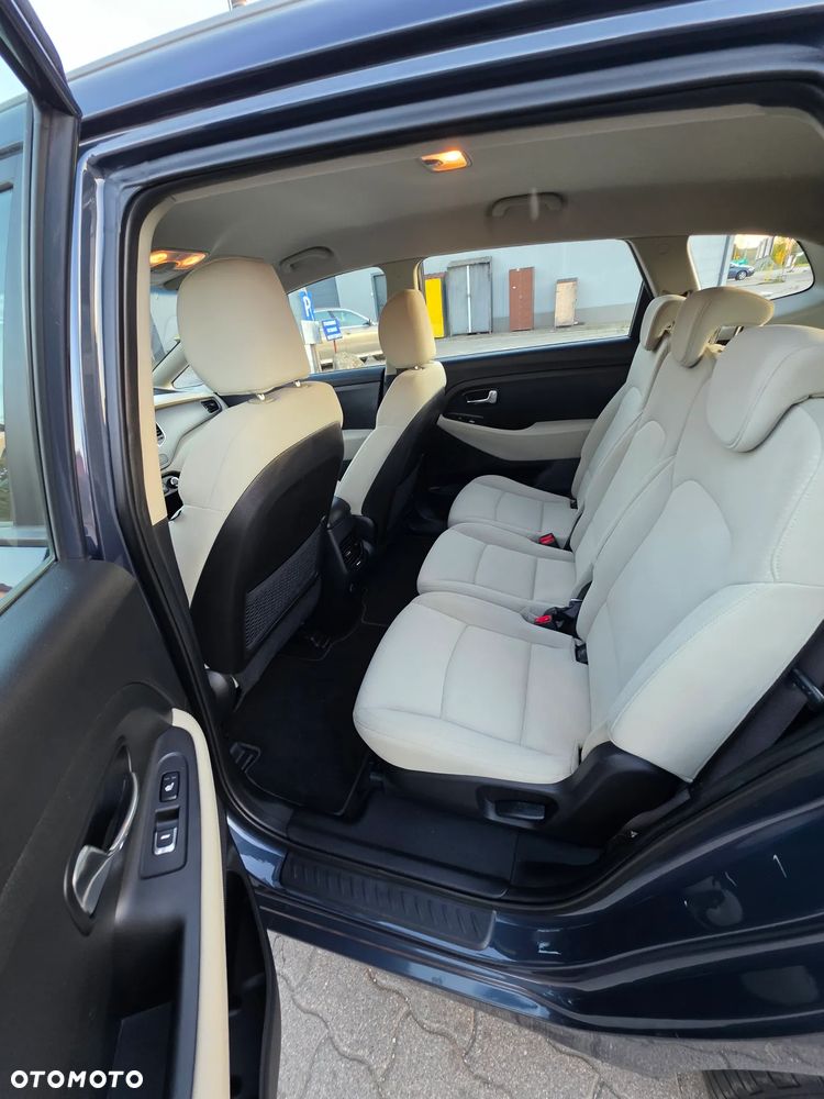 Kia Carens - 19