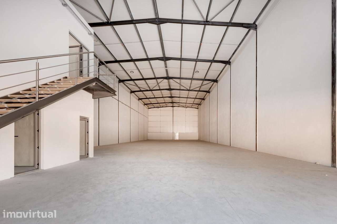 Armazém na zona industrial de Vandoma - Grande imagem: 3/33