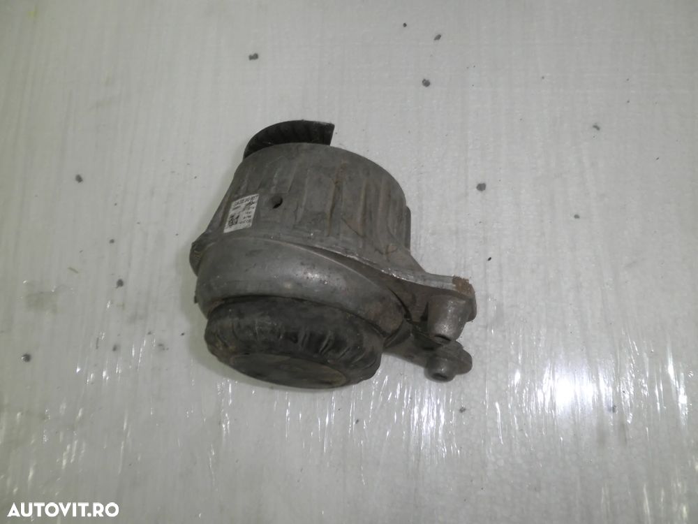 Tampon stanga motor Mercedes C Class W205 2.2 CDI A2052406617 - 1