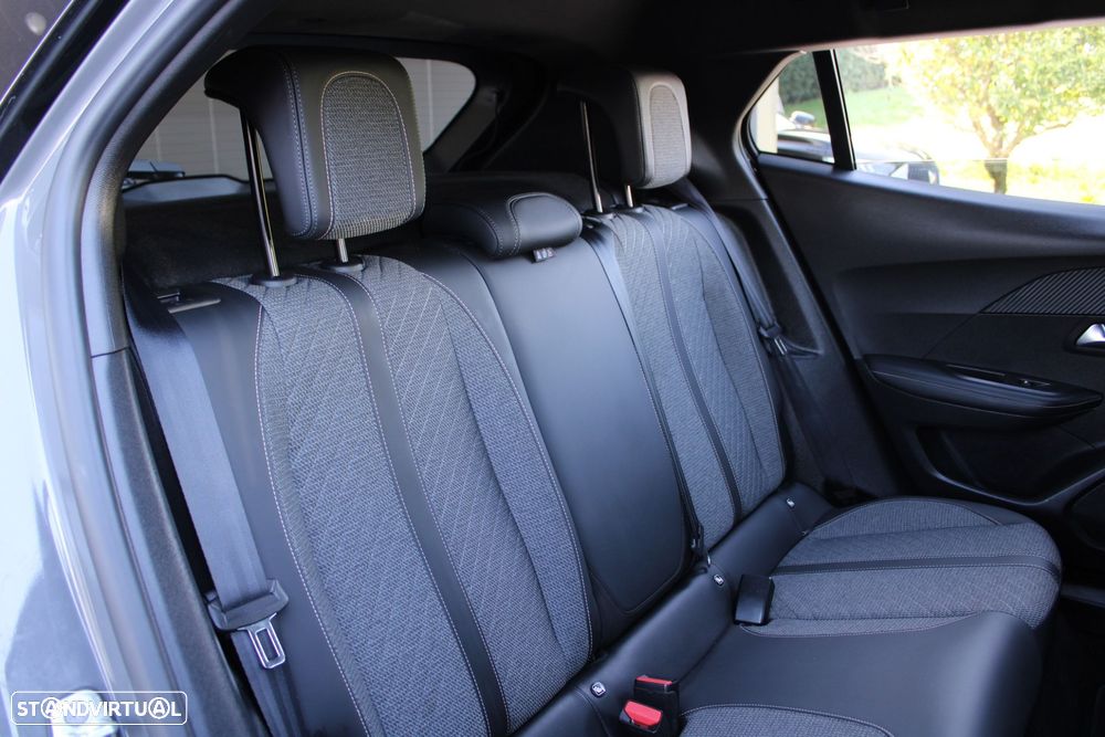 Peugeot 2008 1.2 PureTech Allure Pack EAT8 - 34