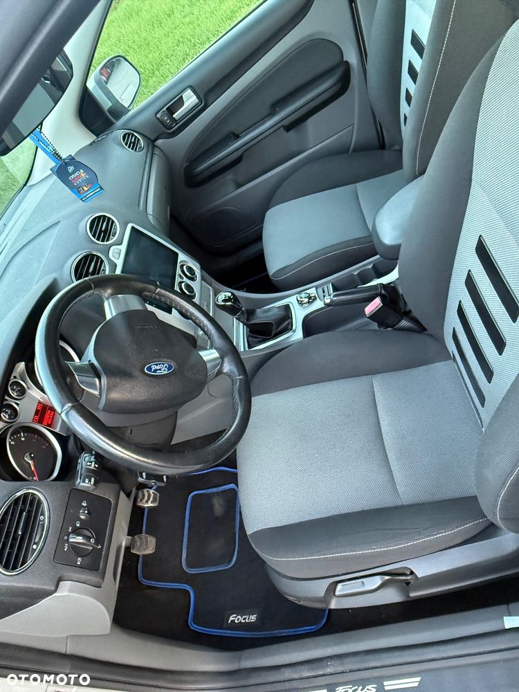 Ford Focus 1.6 Ambiente - 10