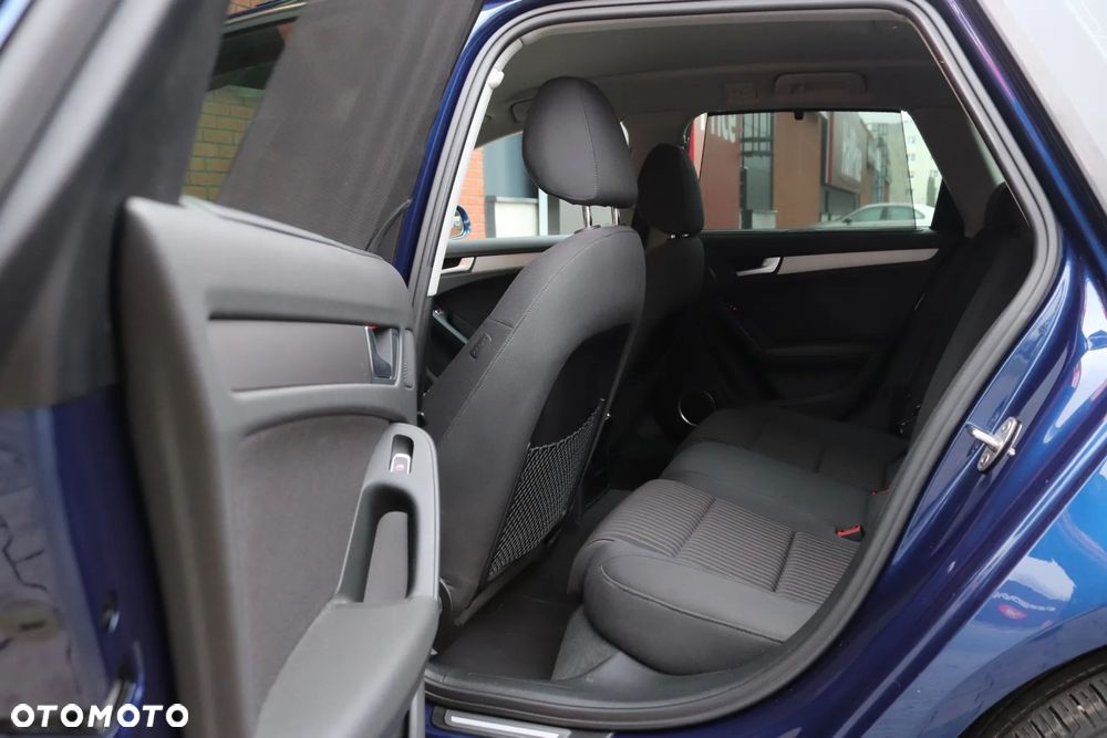 Audi A4 Avant 2.0 TDI S tronic quattro - 28