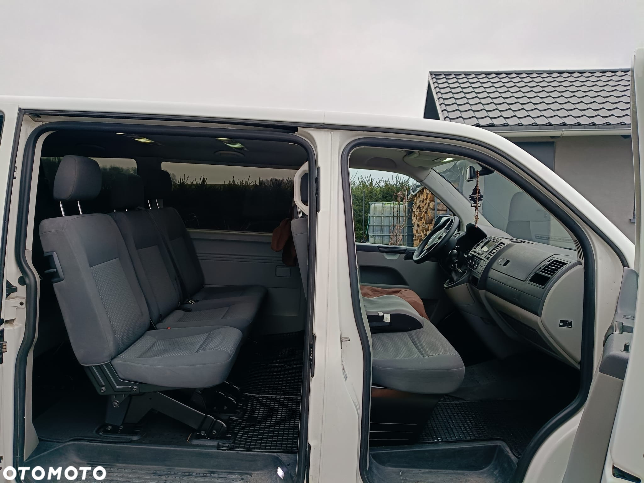 Volkswagen Caravelle - 10